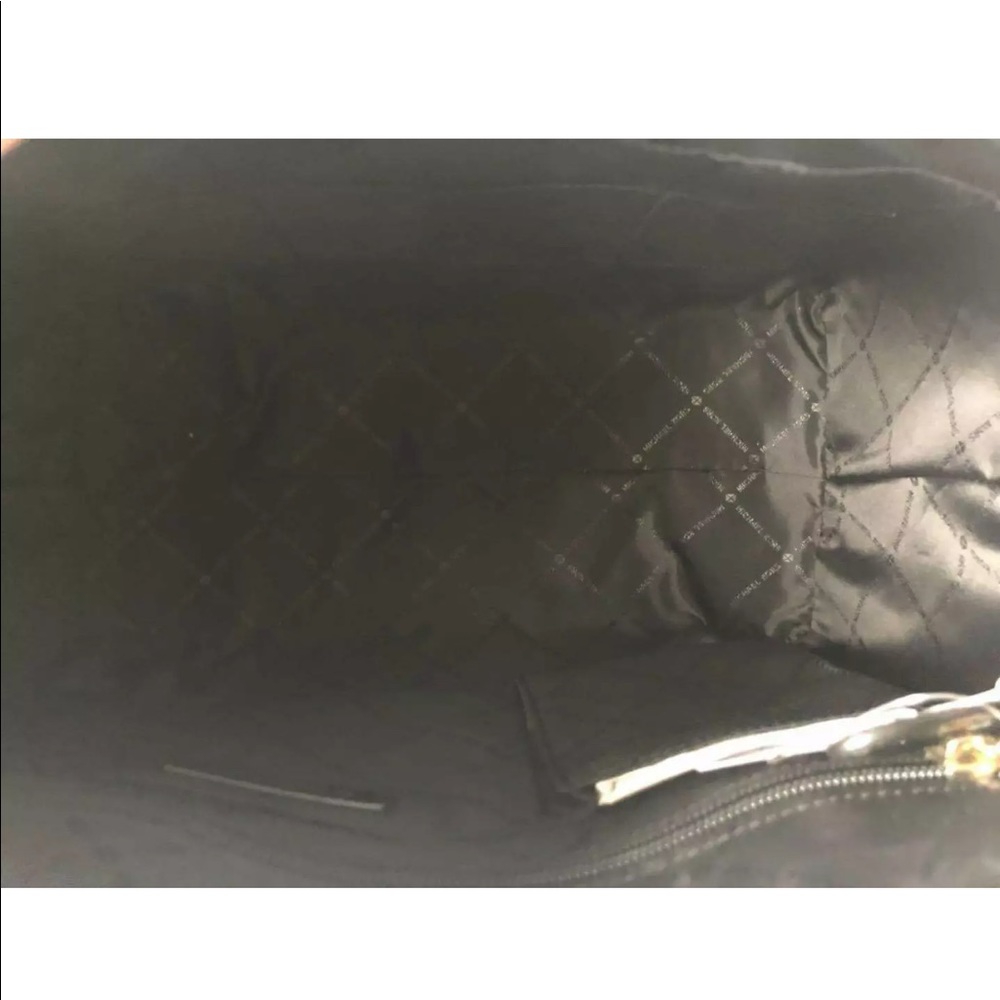 👜💕-Michael Kors large satchel black ‼️SALE‼️‼️ - Picture 3 of 5